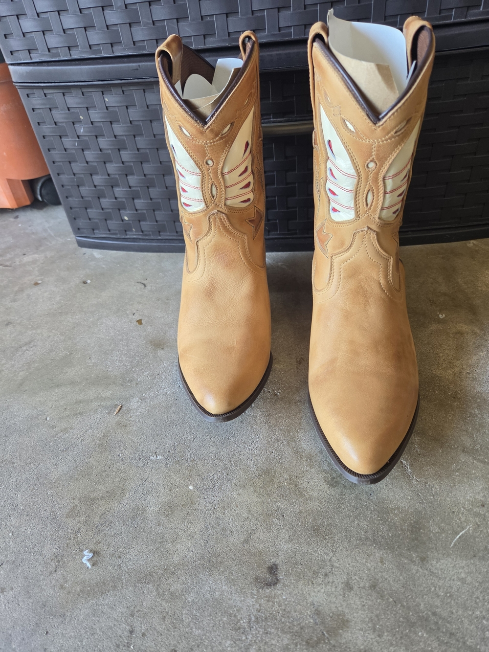 Tan Leather Western Cowboy Boots with Ivory Stitching
